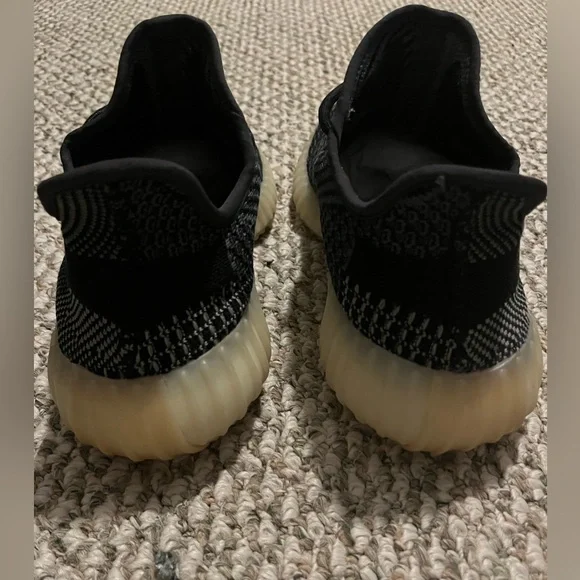 adidas Yeezy Boost 350 V2 Carbon - Picture 2 of 14